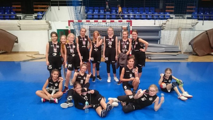 Reprezentacja SP 11 wywalczyła SREBRO🥈🤾🏼‍♂ w MIMS w Mini Piłce Ręcznej Dziewcząt.