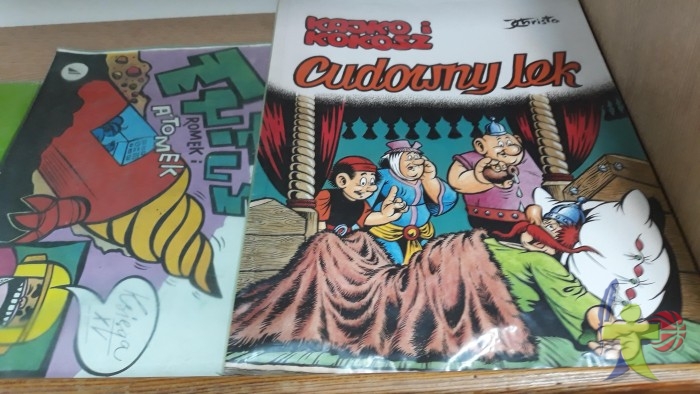 "Komiksy są super!" - wystawa książek w bibliotece szkolnej