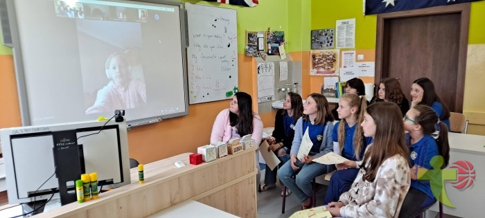 Uczennice klasy 5.buczestniczyły  w wideokonferencji z nauczycielami i uczniami z Ukrainy