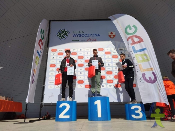 Hubert Sielicki z kl.VIIb zajął 1 🥇  miejsce w zawodach Ultra Wysoczyzna Junior w biegu na dystansie 1000 m w kat.14-15 lat 💪