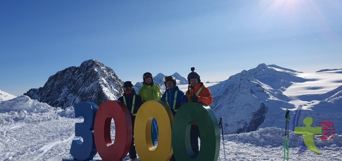 Młodzi narciarze z Jedenastki szkolą się w stolicy włoskiego narciarstwa zjazdowego