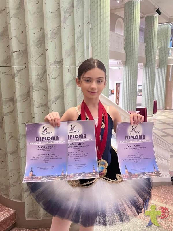 Uczennica SP 11, Marysia Gałecka z klasy 4.d w ubiegłym tygodniu brała udział w międzynarodowym konkursie tańca w Rydze odnosząc tam ogromny sukces