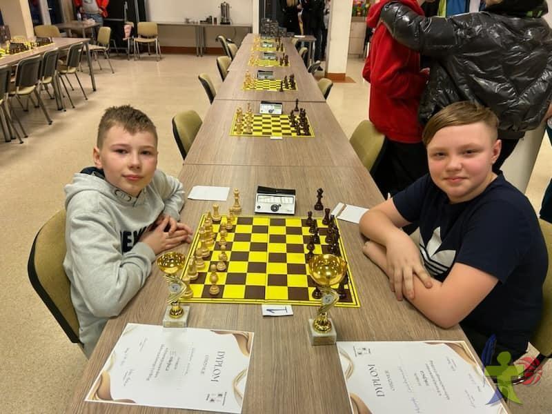 Wspaniałe wyniki chłopców z SP11 w II Turnieju Juniorskim klubu szachowego E4