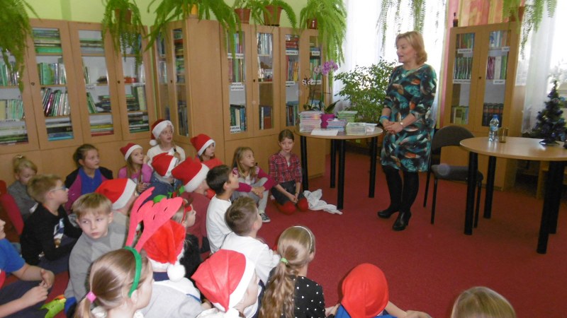 Spotkanie z elbląską pisarką Wiolettą Piasecką w bibliotece szkolnej