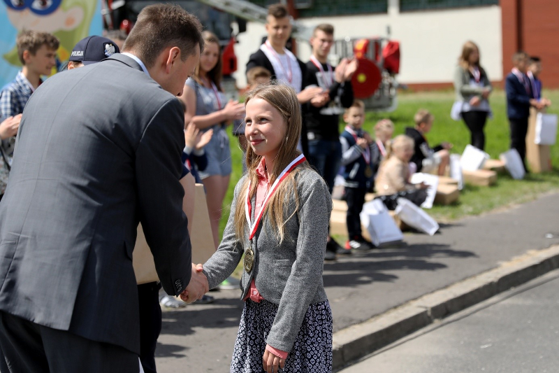 Uczennica klasy IVc Antonina Martuszewska, otrzymała medal „Młody Bohater"